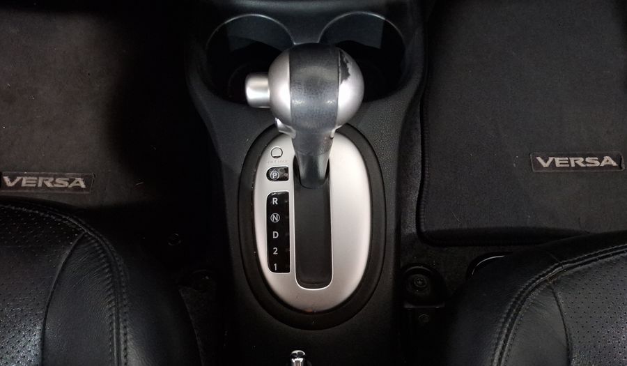 Nissan Versa 1.6 EXCLUSIVE TA AC Sedan 2015