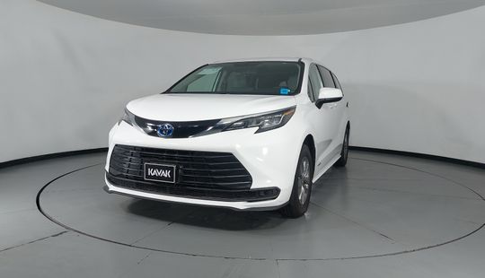 Toyota • Sienna
