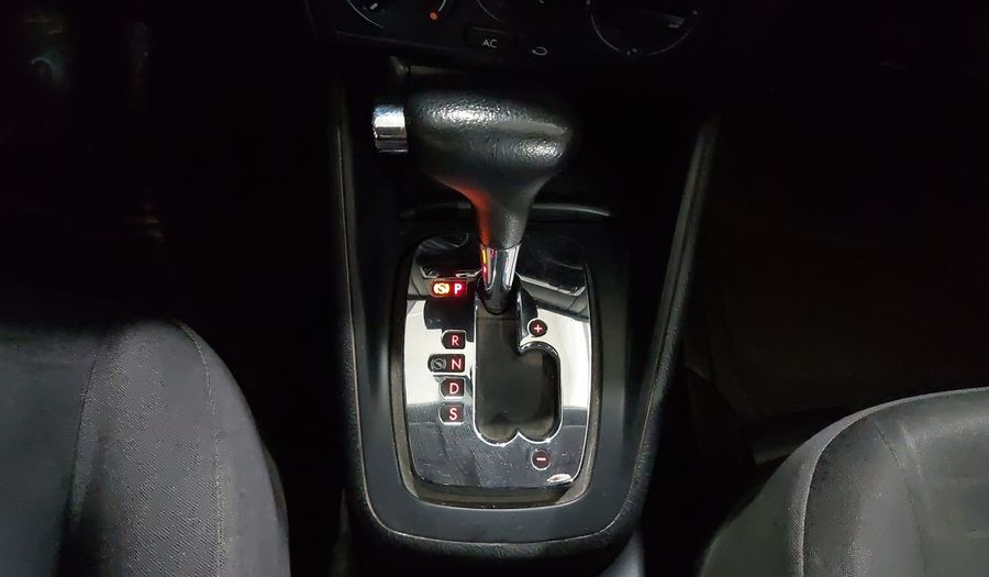 Volkswagen Jetta Clasico 2.0 CL TIPTRONIC Sedan 2013