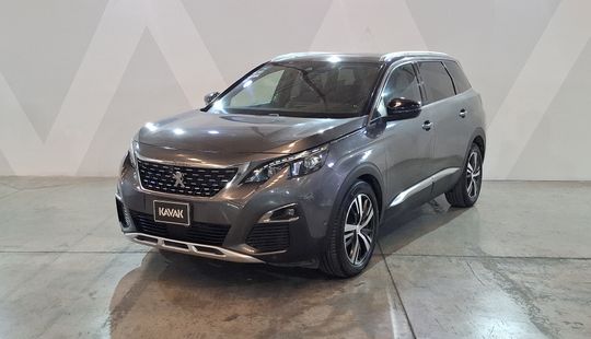 Peugeot • 5008