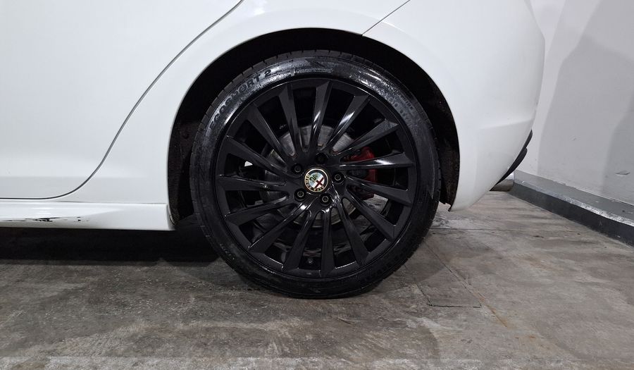 Alfa Romeo Giulietta 1.8 QUADRIFOGLIO VERDE Hatchback 2015