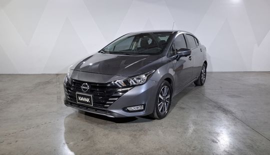 Nissan • Versa