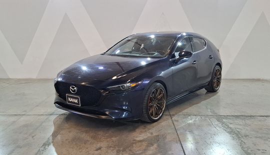 2021 • 42,299 km • Automático