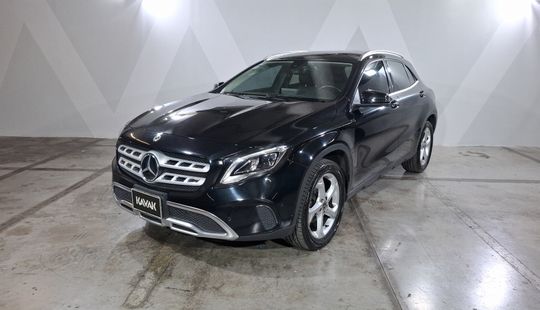 Mercedes Benz • Clase GLA
