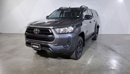 Toyota • Hilux