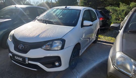 Toyota • Etios