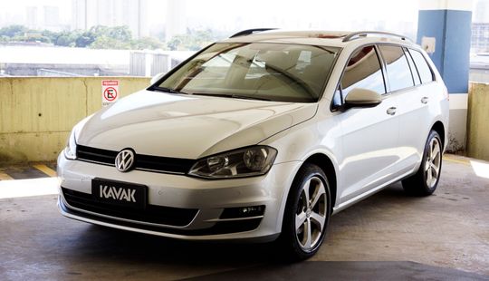 Volkswagen • Golf