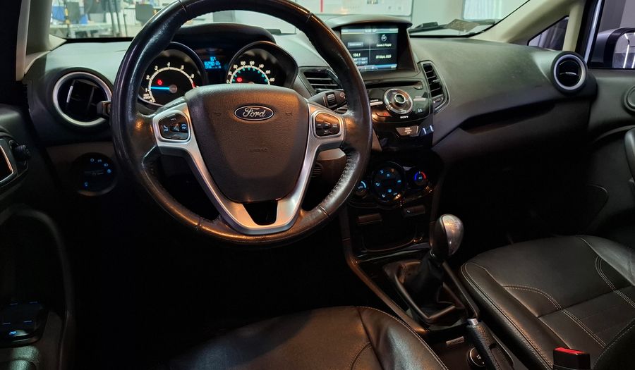 Ford Fiesta Kinetic Design 1.6 TITANIUM Sedan 2015