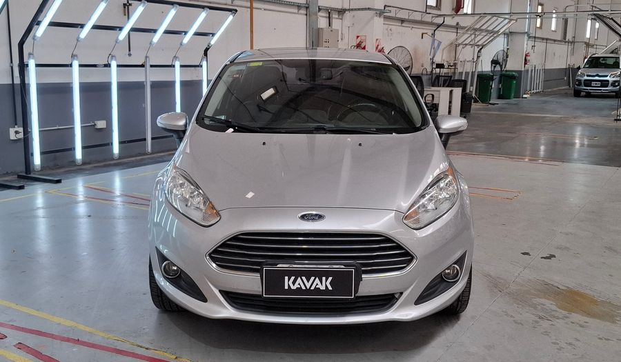 Ford Fiesta Kinetic Design 1.6 TITANIUM Sedan 2015