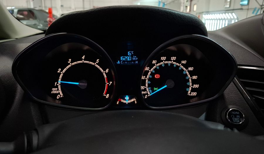 Ford Fiesta Kinetic Design 1.6 TITANIUM Sedan 2015