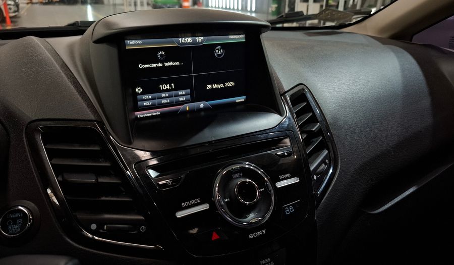 Ford Fiesta Kinetic Design 1.6 TITANIUM Sedan 2015