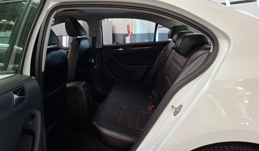 Volkswagen Vento 2.5 LUXURY TIPTRONIC Sedan 2015