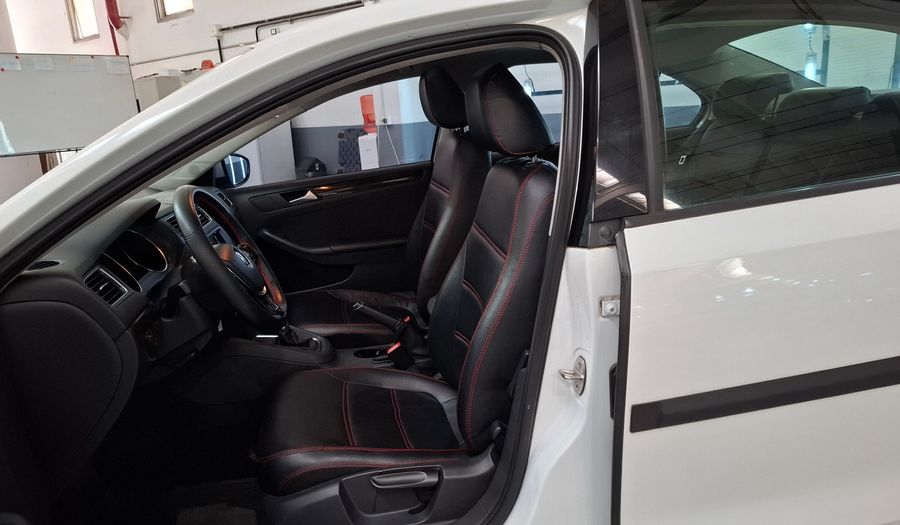 Volkswagen Vento 2.5 LUXURY TIPTRONIC Sedan 2015