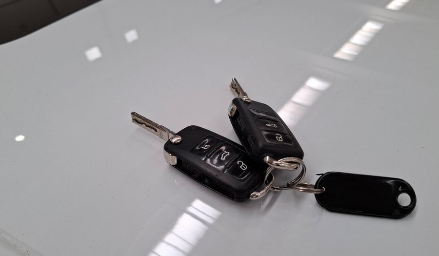 Volkswagen Vento 2.5 LUXURY TIPTRONIC Sedan 2015