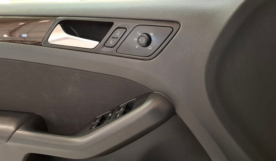 Volkswagen Vento 2.5 LUXURY TIPTRONIC Sedan 2015