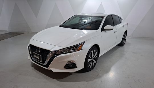 Nissan • Altima