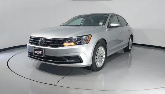 Volkswagen • Passat