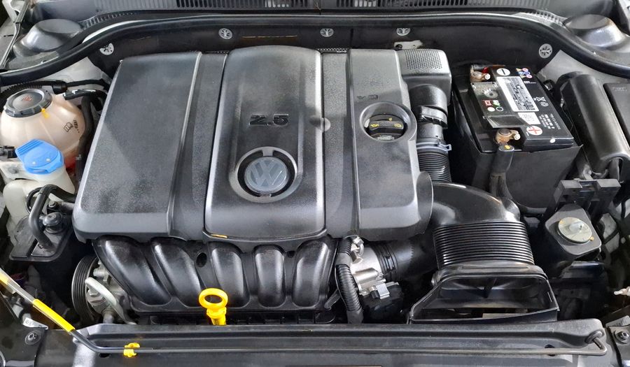 Volkswagen Jetta 2.5 TRENDLINE MT Sedan 2018