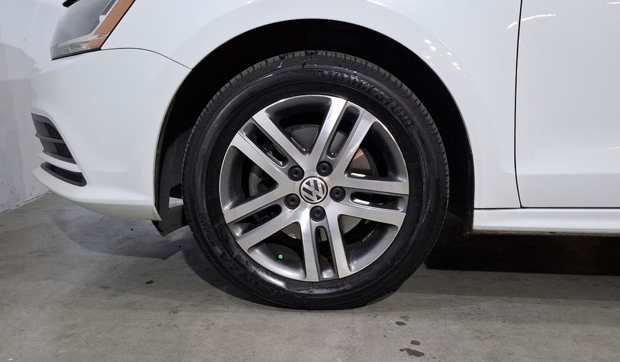 Volkswagen Jetta 2.5 TRENDLINE MT Sedan 2018