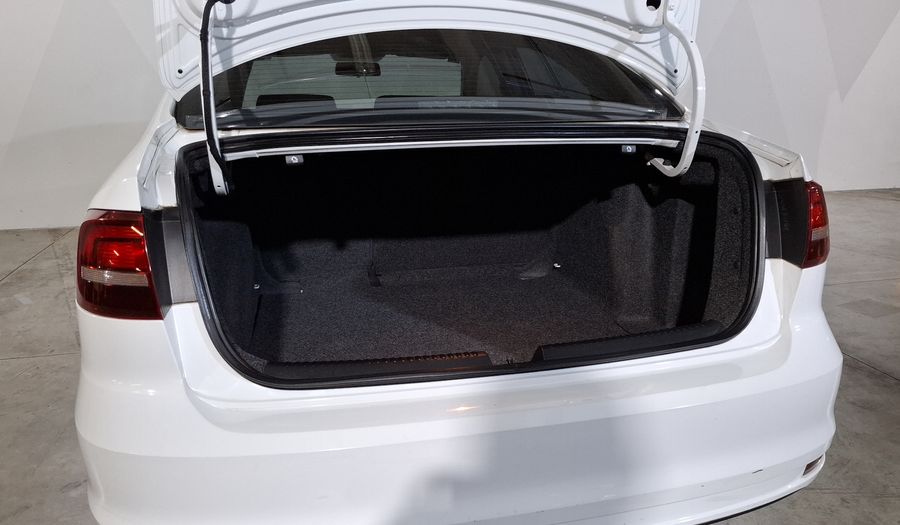 Volkswagen Jetta 2.5 TRENDLINE MT Sedan 2018