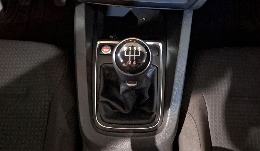 Volkswagen Jetta 2.5 TRENDLINE MT Sedan 2018