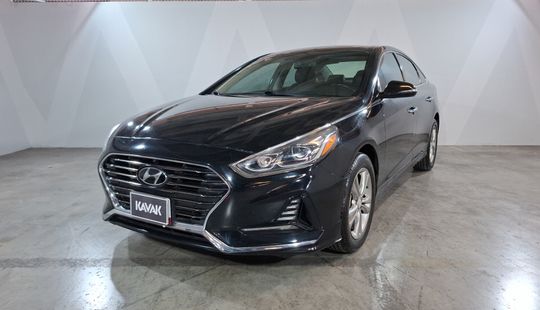 Hyundai • Sonata