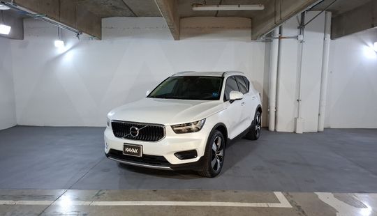 Volvo • XC40