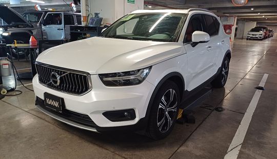 Volvo • XC40