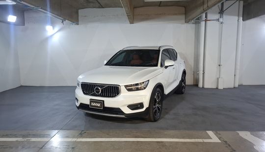 Volvo • XC40