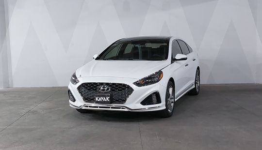 Hyundai • Sonata