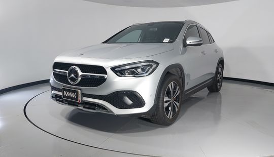 Mercedes Benz • Clase GLA