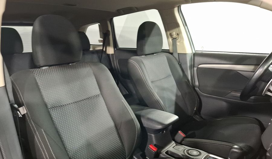Mitsubishi Outlander 2.4 SE + Suv 2016