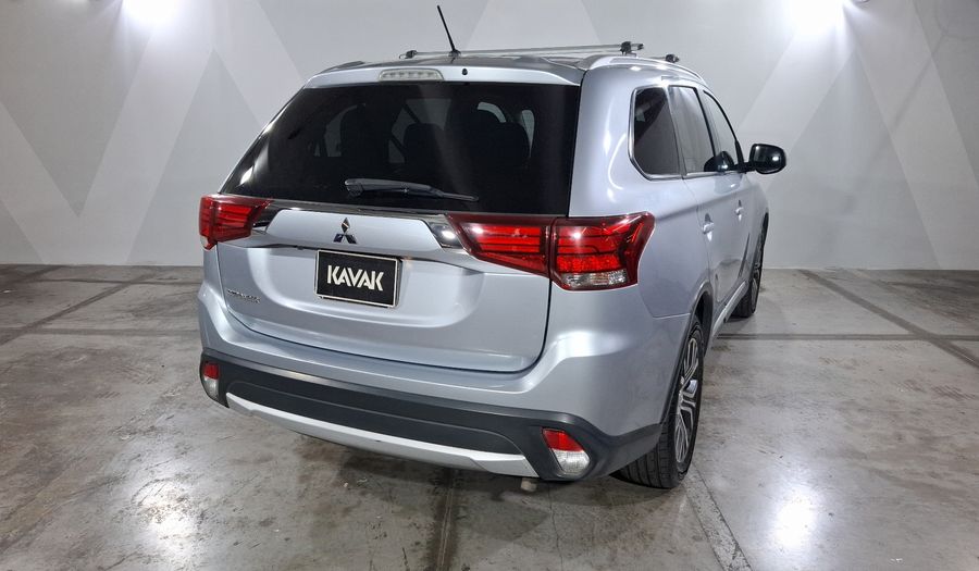 Mitsubishi Outlander 2.4 SE + Suv 2016