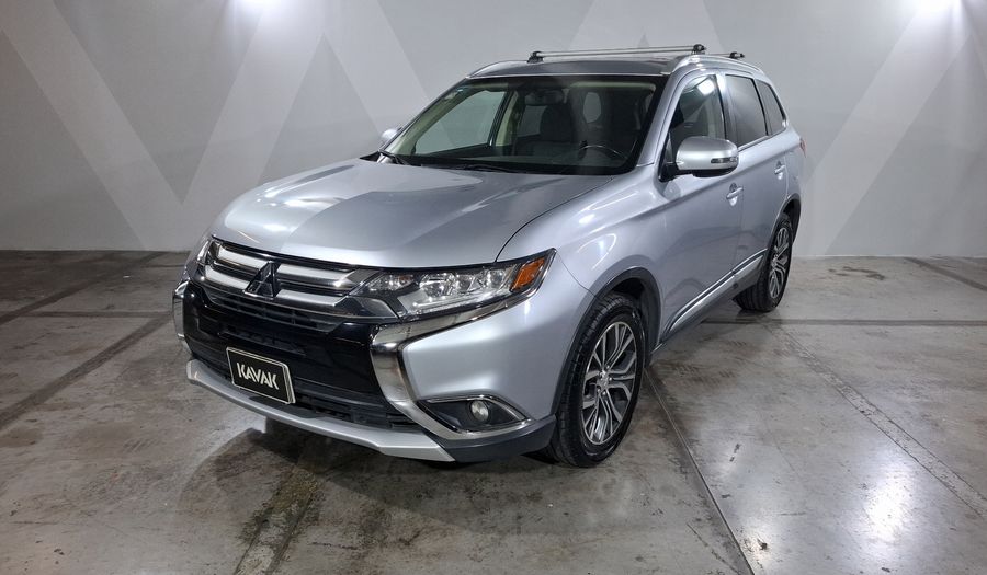 Mitsubishi Outlander 2.4 SE + Suv 2016