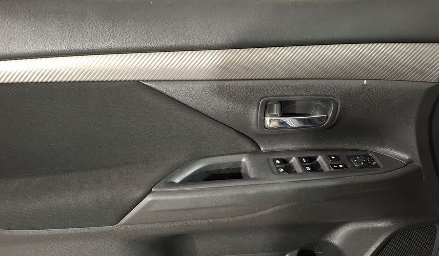 Mitsubishi Outlander 2.4 SE + Suv 2016