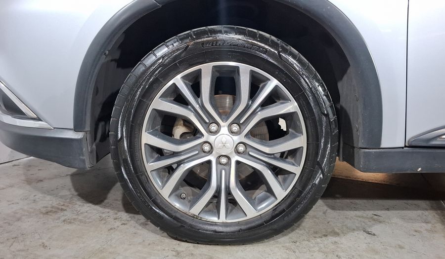 Mitsubishi Outlander 2.4 SE + Suv 2016