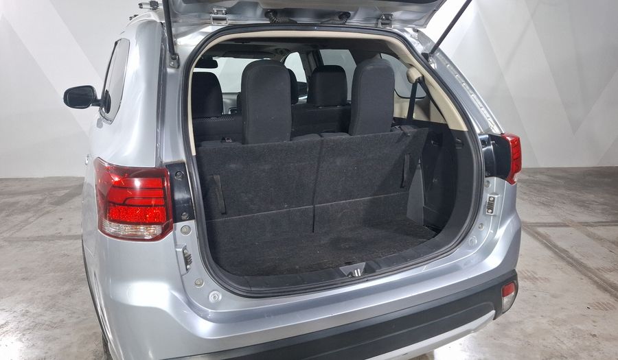 Mitsubishi Outlander 2.4 SE + Suv 2016