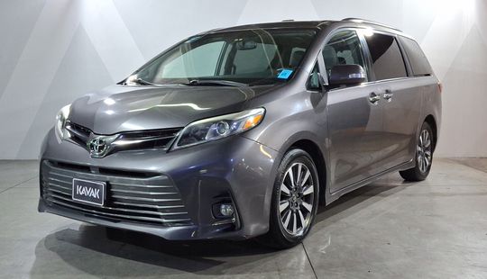 Toyota • Sienna