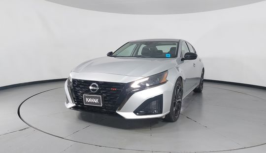 Nissan • Altima