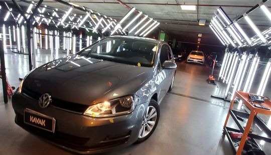 Volkswagen • Golf
