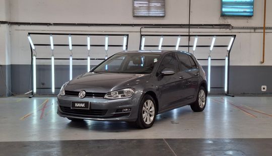 Volkswagen • Golf