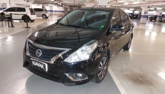 Nissan • Versa