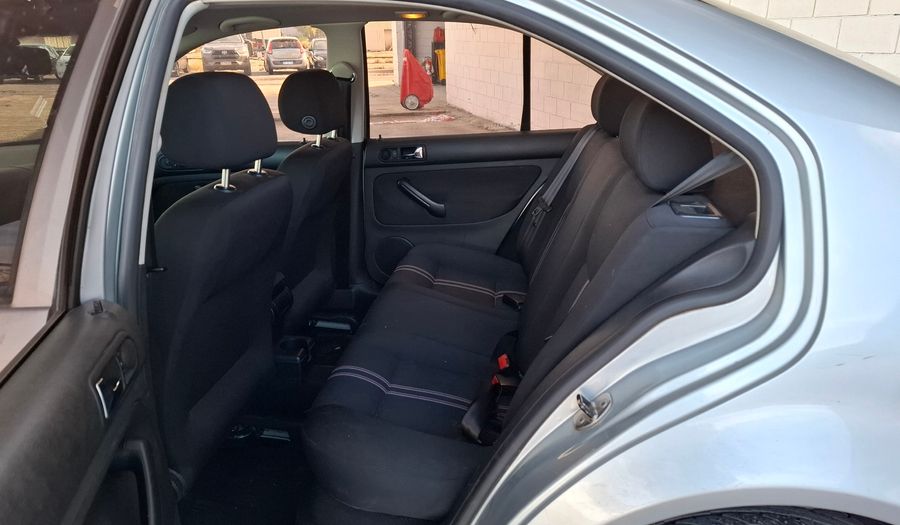 Volkswagen Bora 2.0 TRENDLINE TIPTRONIC Sedan 2013