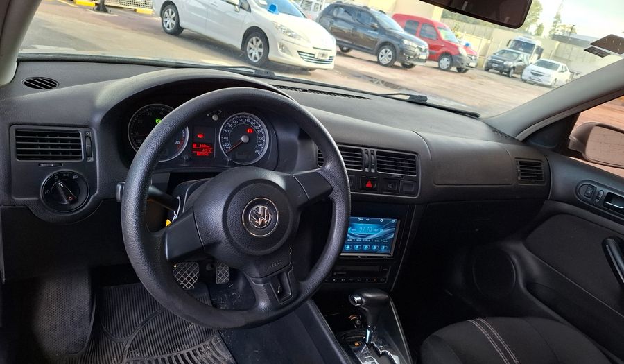 Volkswagen Bora 2.0 TRENDLINE TIPTRONIC Sedan 2013
