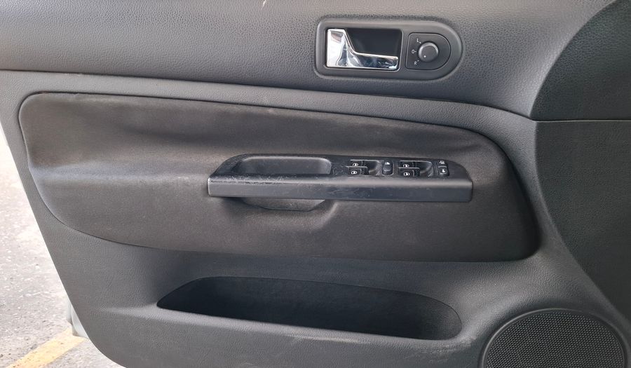 Volkswagen Bora 2.0 TRENDLINE TIPTRONIC Sedan 2013