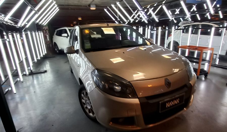 Renault Sandero 1.6 16V PRIVILEGE NAV Hatchback 2013