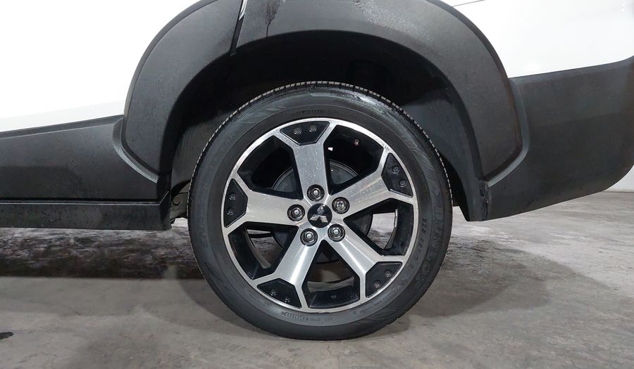 Mitsubishi Xpander 1.5 CROSS AUTO Minivan 2023