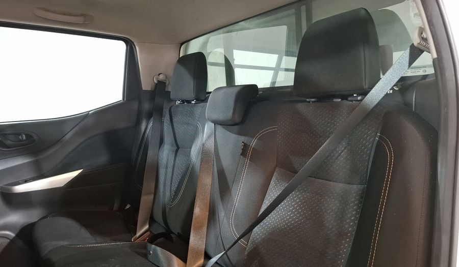 Nissan Np300 2.5 DOBLE CABINA SE AC PAQ SEG Pickup 2020