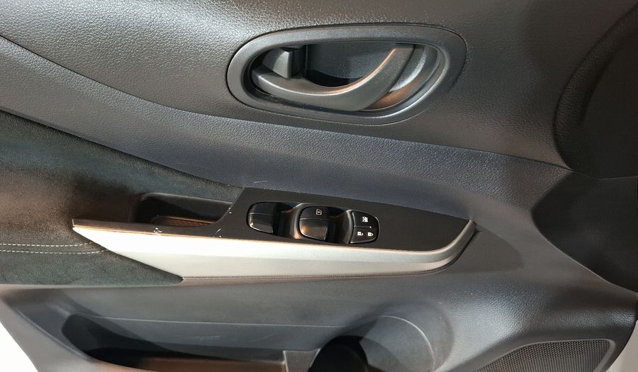 Nissan Np300 2.5 DOBLE CABINA SE AC PAQ SEG Pickup 2020