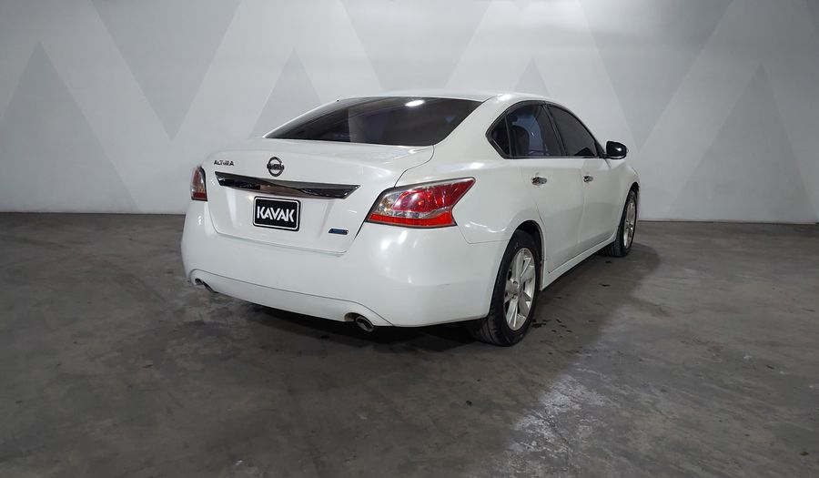 Nissan Altima 2.5 SENSE CVT Sedan 2015